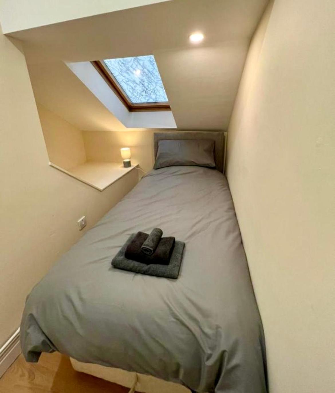 Cosy Penthouse Suite Happily Sleeps Up To Five Halifax Extérieur photo